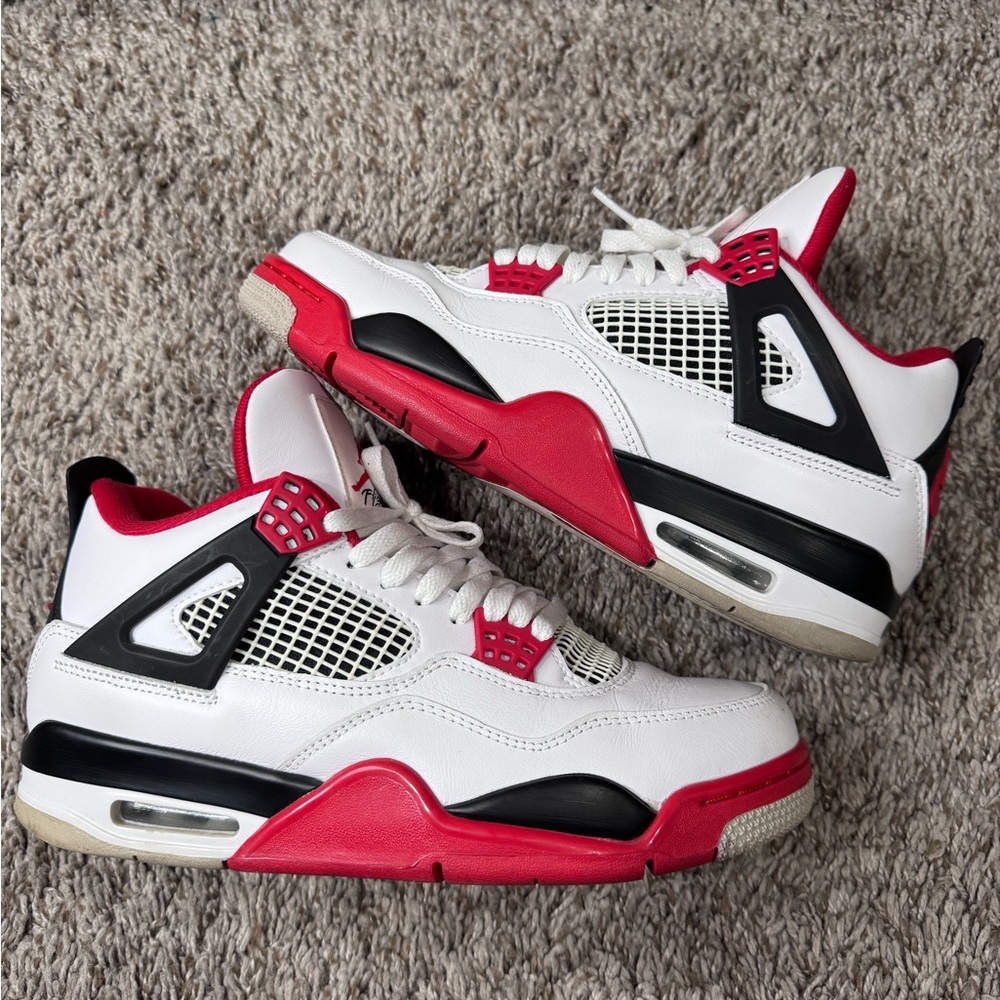 “ Fire Red “ Air Jordan Retro 4 Size 9